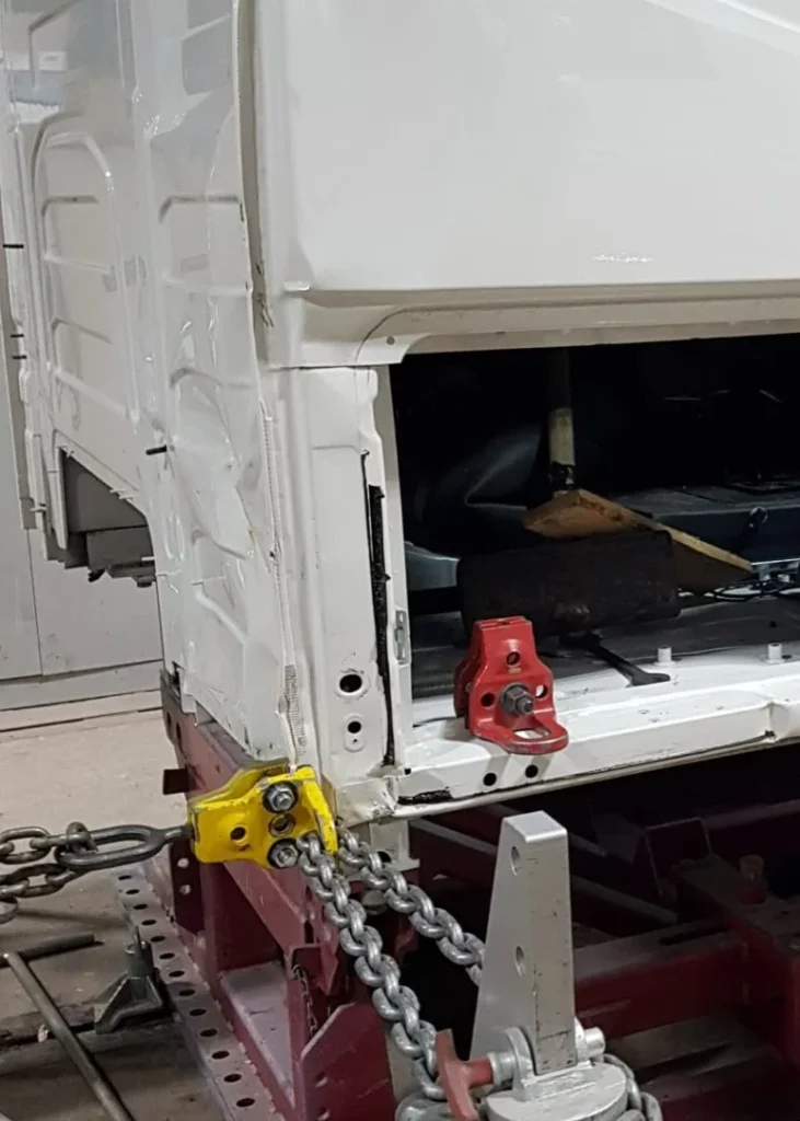 pengukuran alignment chassis truk sebelum pemasangan karoseri