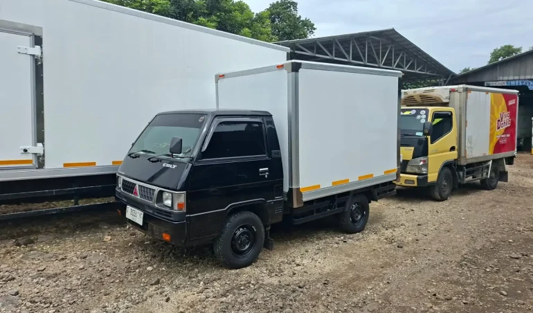 pembuatan box freezer l300 di workshop Berdikari Raya